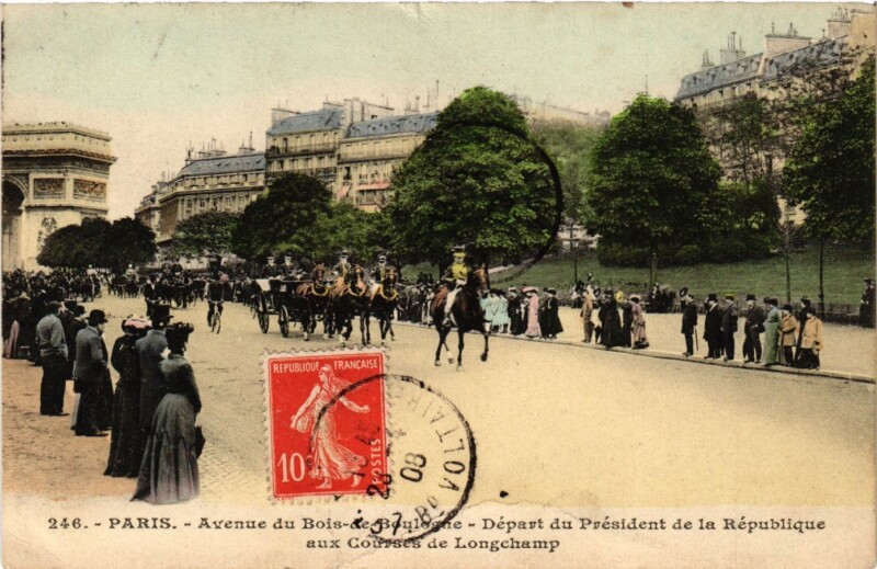 Carte postale ancienne Avenue du Bois-de-Boulogne - Départ du Président de la République aux Courses de Longchamp à Paris 16e