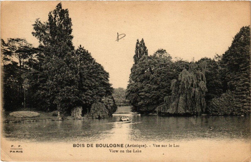 Carte postale ancienne Bois de Boulogne - Vue sur le Lac à Paris