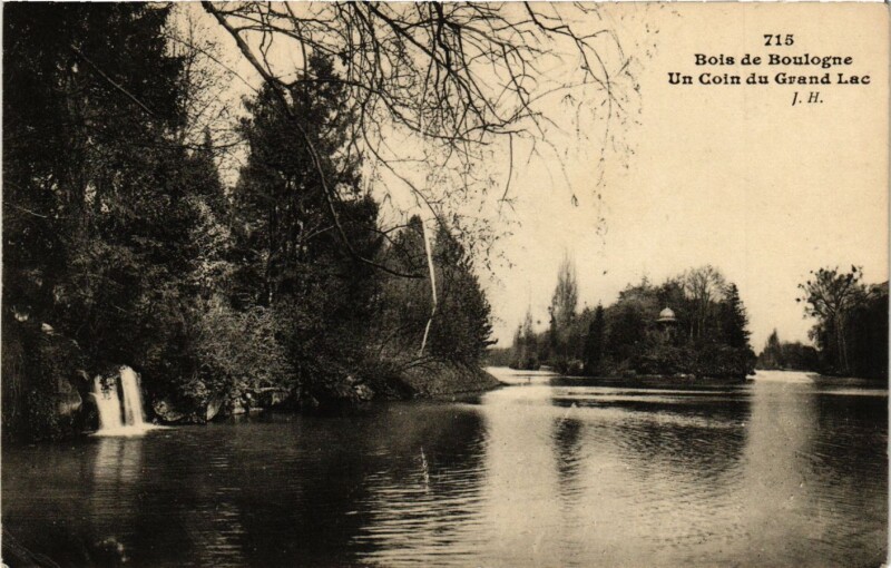 Carte postale ancienne Bois de Boulogne - Un Coin du Grand Lac à Paris 16e