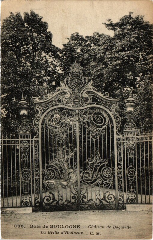 Carte postale ancienne Bois de Boulogne - Château de Bagatelle - La Grille d'Honneur à Paris