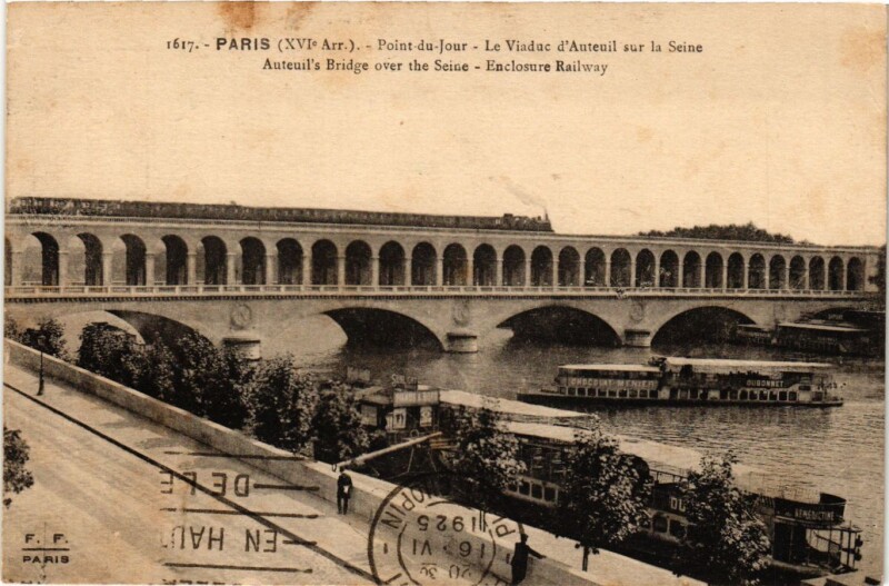 Carte postale ancienne Point-du-Jour - Le Viaduc d'Auteuil sur la Seine à Paris 16e