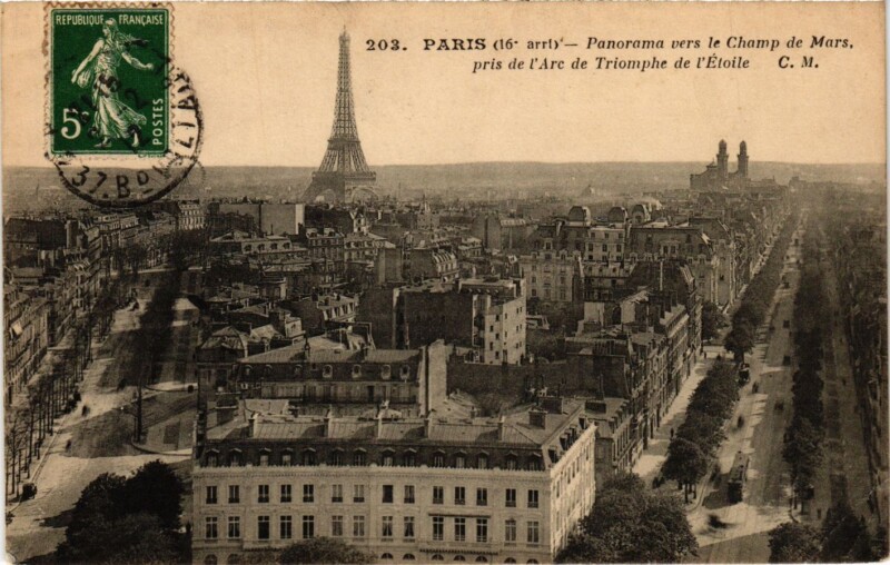 Carte postale ancienne Panorama vers le Champ de Mars, pris de l'Arc de Triomphe de l'Etoile à Paris 16e