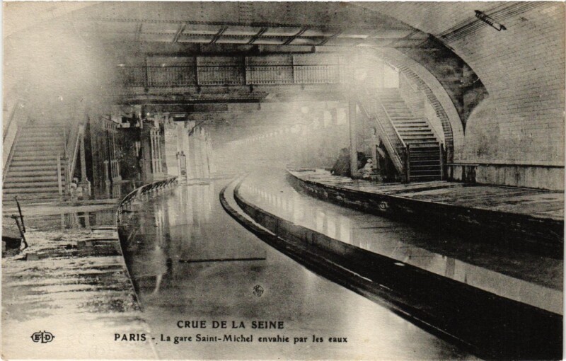 Carte postale ancienne Paris 5e-Crue de la Seine-La gare Saint-Michel envahie par les eaux à Paris 5e
