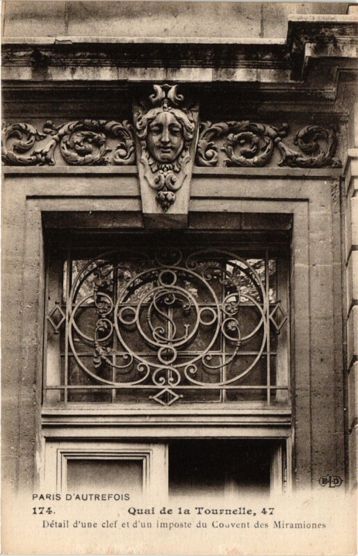 Carte postale ancienne Paris 5e-Quai de la Tournelle-Détail d'une clef et d'un imposte à Paris 5e