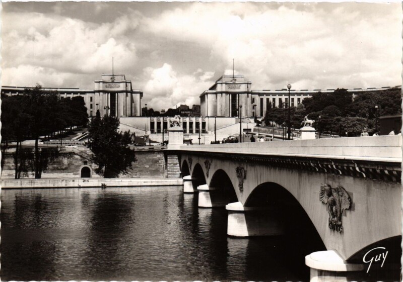 Carte postale ancienne Le Palais de Chaillot à Paris 7e