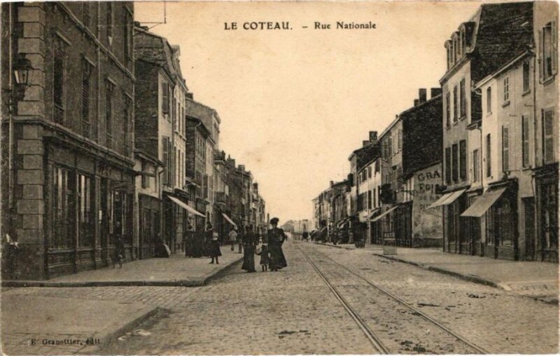Carte postale ancienne Le Coteau - Rue Nationale au Coteau