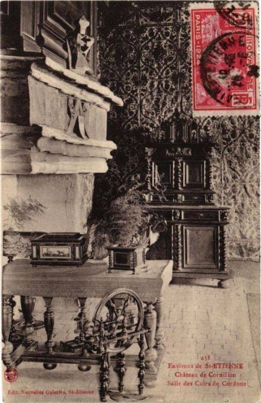 Carte postale ancienne Environs de Saint-Etienne - Chateau de Cornillon - Salle des Cuirs ..