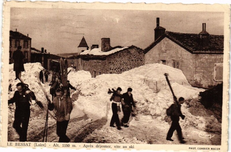 Carte postale ancienne Le Bessat - Alt 1150 m - Aprés déjeuner vite au ski au Bessat