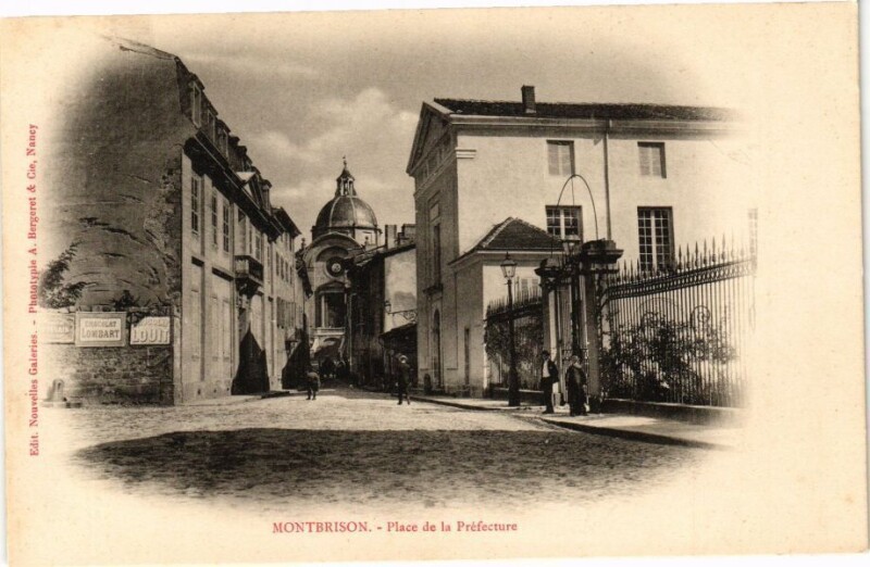 Carte postale ancienne Montbrison - Place de la Préfecture à Montbrison