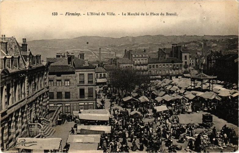 Carte postale ancienne Firminy - L'Hotel de Ville - Le Marché de la Place du Breuit à Firminy