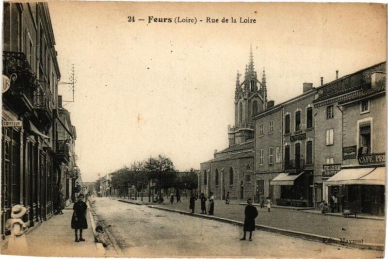 Carte postale ancienne Feurs - Rue de la Loire à Feurs