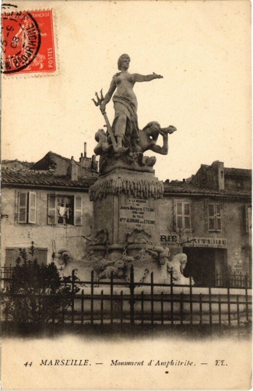 Carte postale ancienne Marseille - Monument d'Amphitrite à Marseille