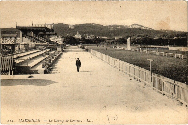 Carte postale ancienne Marseille - Le Champ de Courses à Marseille