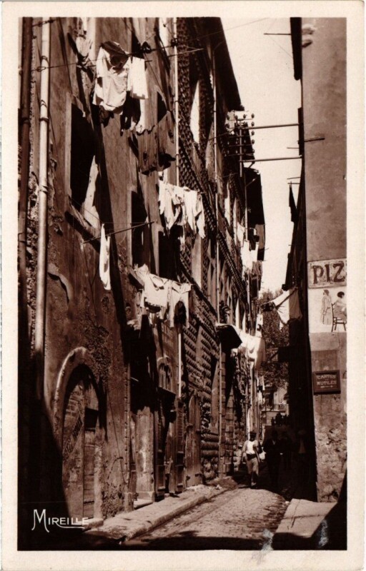 Carte postale ancienne Marseille - La Maison a pointes de Diamant (Rue de la Prison) à Marseille