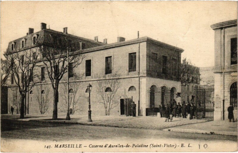 Carte postale ancienne Marseille - Caserne d'Aurelles-de-Paladine (Saint-Victor) à Marseille