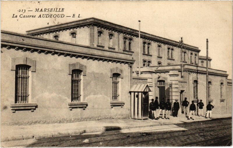 Carte postale ancienne Marseille - La Caserne Audeoud à Marseille
