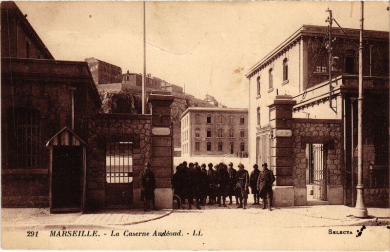 Carte postale ancienne Marseille - La Caserne Audeoud à Marseille