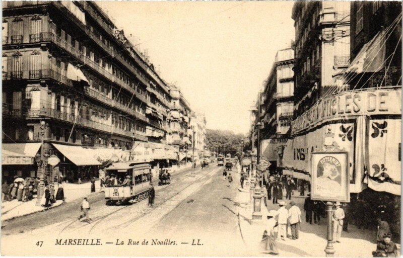 Carte postale ancienne Marseille La Rue de Noailles à Marseille