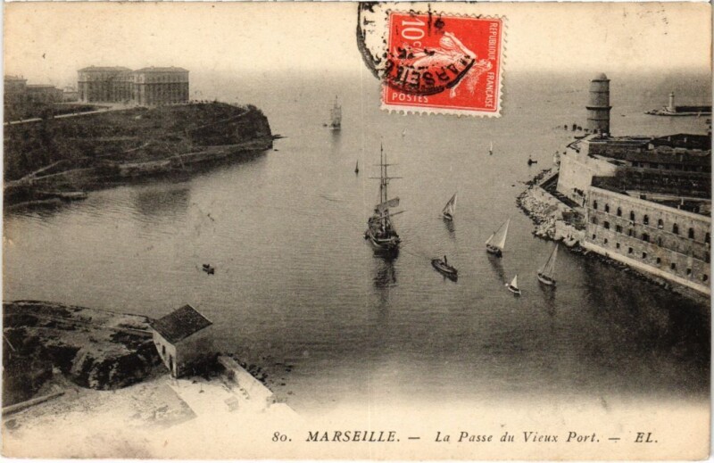 Carte postale ancienne Marseille La Passe du Vieux Port à Marseille
