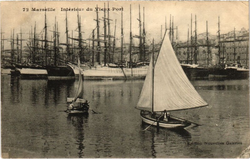 Carte postale ancienne Marseille Interieur du Vieux-Port à Marseille