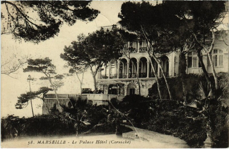 Carte postale ancienne Marseille Le Palace Hotel (Corniche) à Marseille