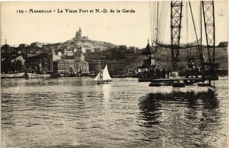 Carte postale ancienne Marseille Le Vieux Port et N. D. de la Garde à Marseille