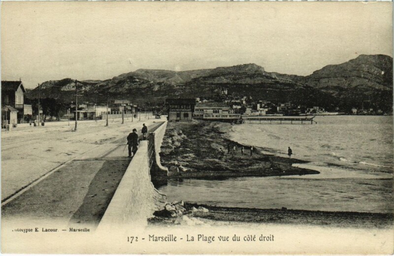 Carte postale ancienne Marseille La Plage vue du cote droit à Marseille