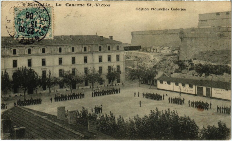 Carte postale ancienne Marseille La Caserne St.-Victor à Marseille