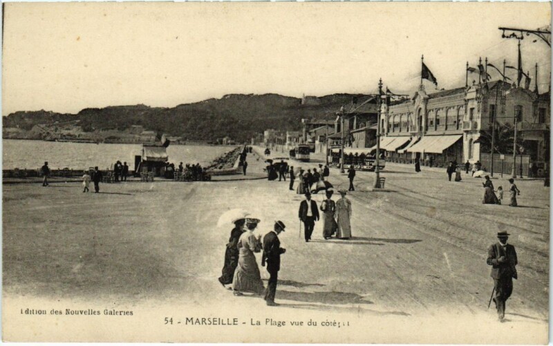 Carte postale ancienne Marseille La Plage vue du cote à Marseille