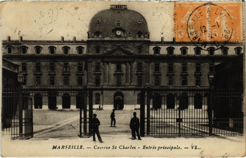 Carte postale ancienne Marseille Caserne Saint-Charles - Entree principale à Arles