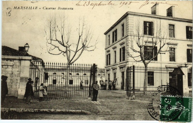 Carte postale ancienne Marseille Caserne Beauveau à Marseille