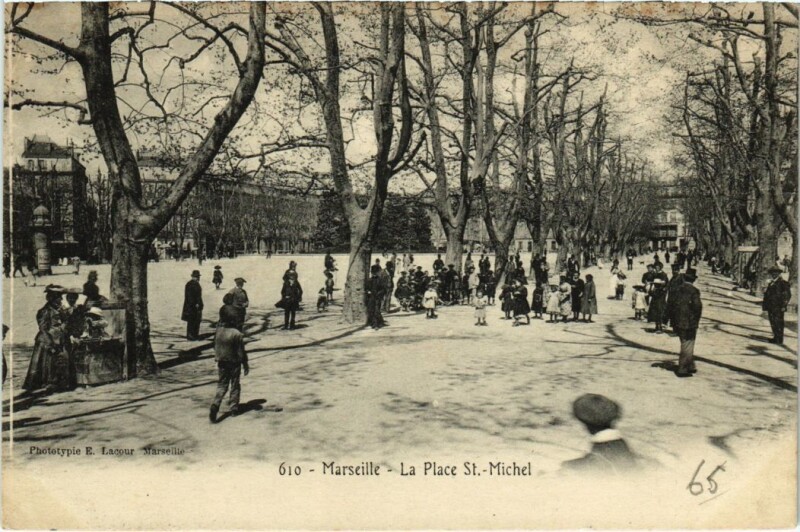 Carte postale ancienne Marseille La Place St.-Michel à Marseille