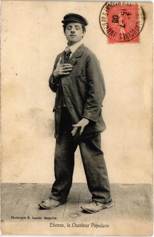 Carte postale ancienne Marseille - Etienne, le Chanteur Populaire à Marseille