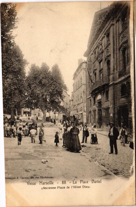 Carte postale ancienne Marseille - La Place Daviel à Marseille