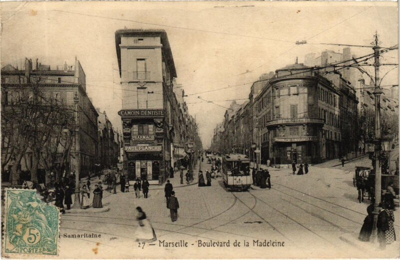 Carte postale ancienne Marseille - Boulevard de la Madeleine à Marseille