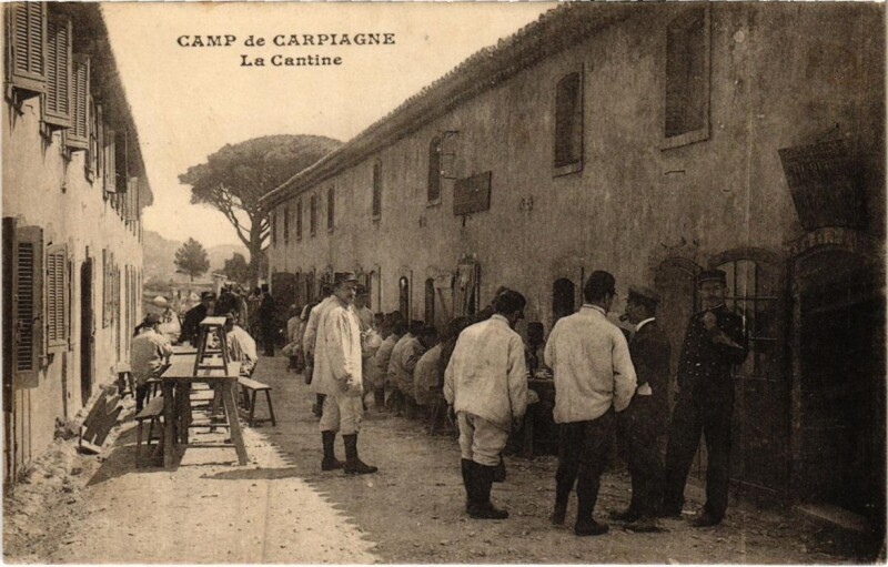 Carte postale ancienne Aubagne - Camp-de Carpiagne La Cantine à Aubagne
