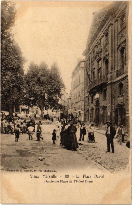 Carte postale ancienne Marseille - La Place Daviel à Marseille