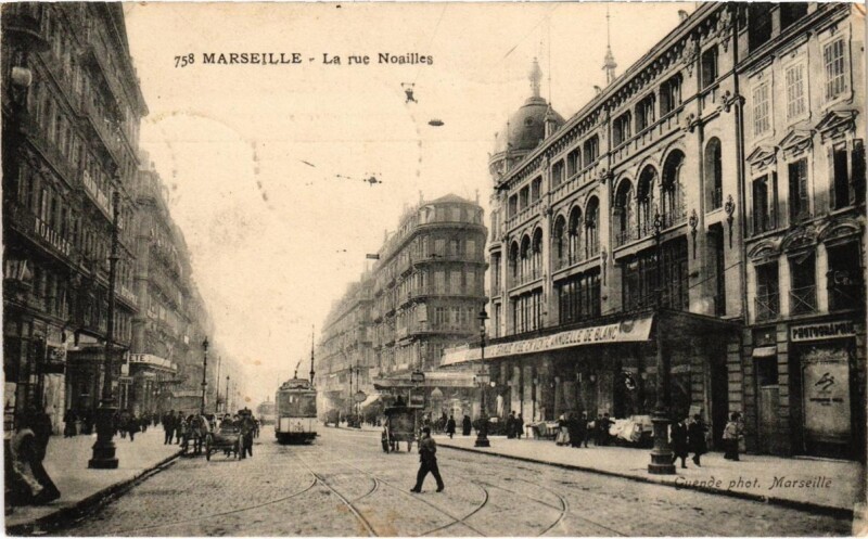 Carte postale ancienne Marseille - La Rue Noailles à Marseille