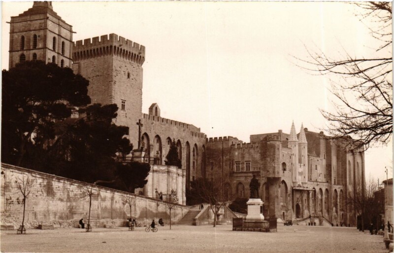 Carte postale ancienne Boushes-du-Rhone Chateau d'Avignon