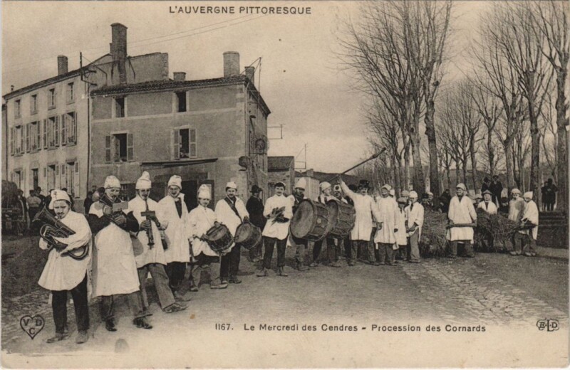 Carte postale ancienne Le Mercredi des Cendres - Procession des Cornards