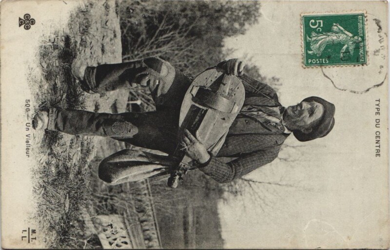 Carte postale ancienne Type du Centre - Un Vielleur
