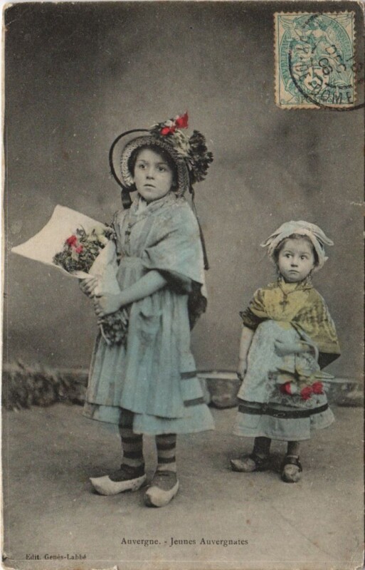 Carte postale ancienne Jeunes Auvergnates - Types