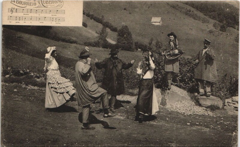 Carte postale ancienne La Bourree d'Auvergne - Folklore
