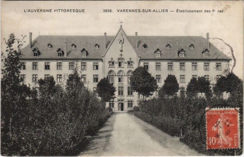Carte postale ancienne Varennes-sur-Allier Etablissement des Freres