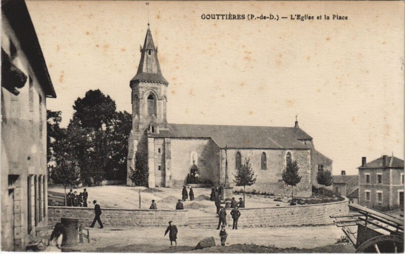 Carte postale ancienne Gouttieres L'Eglise et la Place