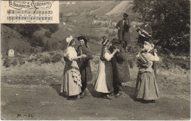 Carte postale ancienne La Bourree d'Auvergne - Folklore