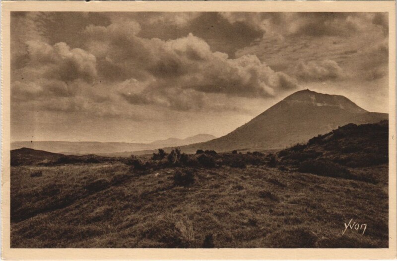 Carte postale ancienne Clermont-Ferrand Le Puy de Dome à Clermont-Ferrand