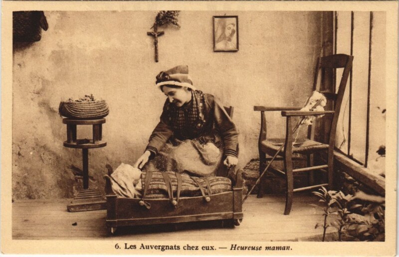 Carte postale ancienne Les Auvergnats Chez Eux - Heureuse Maman