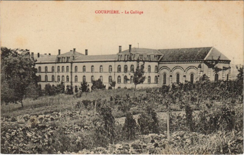 Carte postale ancienne Courpiere Le College