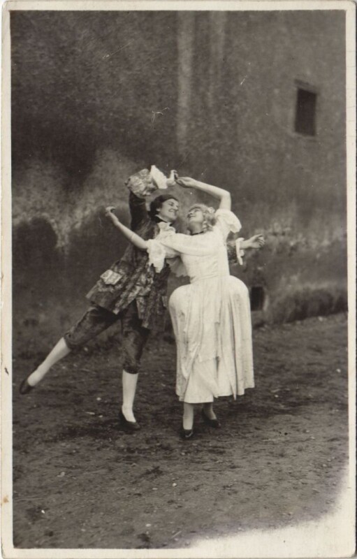 Carte postale ancienne Dancers
